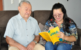 Servidora da Secretaria da Fazenda lança livro de Educação Financeira 