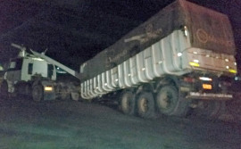 Corpo de Bombeiros atende acidente com caminhão que colidiu com poste em Gurupi