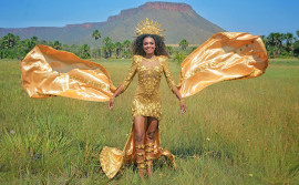 Vestido de capim dourado é destaque da Festa da Colheita da comunidade Mumbuca 