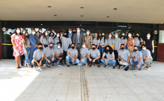 Estagiários da Secretaria da Fazenda recebem uniformes