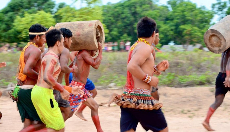 Cultura: Conheça a corrida tradicional indígena com tora