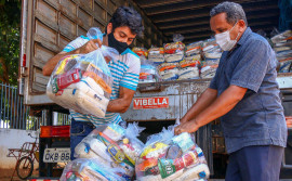 Governo do Tocantins entrega kits de alimentos para 5,5 mil famílias impactadas pela pandemia em 16 municípios