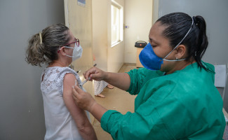 Em ritmo acelerado, vacinação segue no Tocantins com novas remessas da Pfizer