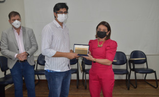 Saúde presta homenagem ao médico do Serviço de Cirurgia Bariátrica