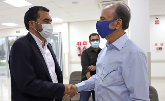 Governador Wanderlei Barbosa faz visita ao Hospital de Amor de Palmas e orienta equipe a firmar parcerias para conclusão da unidade