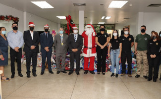 Servidores da Segurança Pública realizam sonho de mais de 300 crianças que fizeram pedidos ao Papai Noel do Correios 