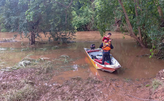 Corpo de Bombeiros continua buscas a adolescente desaparecido no Rio Providência, em Miranorte