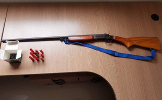 Em Babaçulândia, Polícia Civil apreende espingarda e prende homem por posse irregular de arma de fogo 