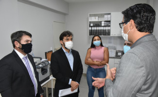 Vistoria conjunta no Hospital e Maternidade Dona Regina objetiva reestruturar a unidade de saúde