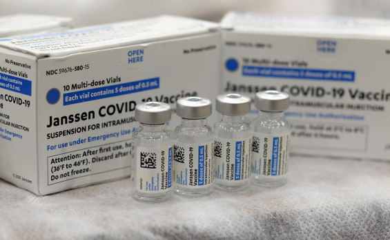 Vacinas contra a covid-19 amenizam sintomas em caso de infecção pelo vírus e diminuem risco de internações
