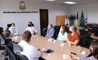Reunião com representantes da educação esclarece fatos e define estratégias preventivas de segurança nas escolas