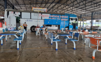 Unidade móvel do Hemocentro realiza coleta externa de sangue na feira do Aureny I nesta sexta-feira, 18
