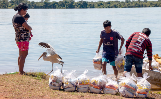 Governo do Tocantins atende com entrega de cestas básicas cerca de 1,4 mil famílias indígenas e ribeirinhas em Lagoa da Confusão e Formoso do Araguaia