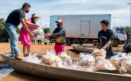Governo do Tocantins atende com entrega de cestas básicas cerca de 1,4 mil famílias indígenas e ribeirinhas em Lagoa da Confusão e Formoso do Araguaia