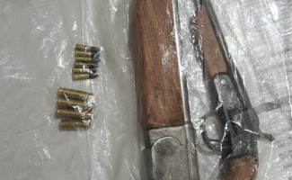 Polícia Civil prende homem suspeito por tráfico de drogas e apreende armas de fogo no interior do Estado 