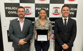  Delegados da 1ª Divisão de Homicídios da Polícia Civil homenageiam escrivã pelos 20 anos de serviços prestados à população do Tocantins  