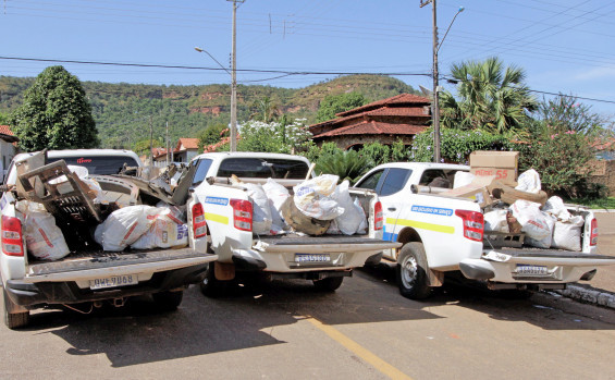Secretaria do Meio Ambiente e parceiros retiram meia tonelada de resíduos das margens de córrego em Taquaruçu