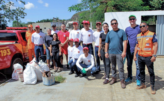 Secretaria do Meio Ambiente e parceiros retiram meia tonelada de resíduos das margens de córrego em Taquaruçu