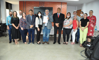 Secretário da Fazenda recebe minutas do Regimento Interno e Código de Conduta Ética da Sefaz-TO