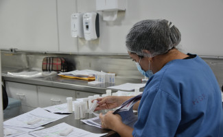 LACEN-TO conclui trabalho de catalogação de amostras recolhidas nos Laboratórios Sicar e IPC