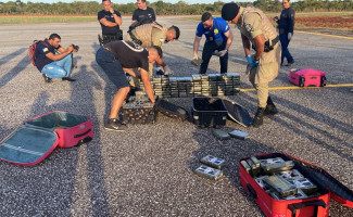 Polícia Civil do Tocantins apreende mais de 220 kg de pasta base de cocaína que eram transportados em aeronave   