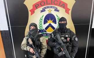 No Sul do Estado, ação conjunta das Polícias Civil e Militar resulta na apreensão de várias armas de fogo e na localização de homem suspeito de integrar novo cangaço