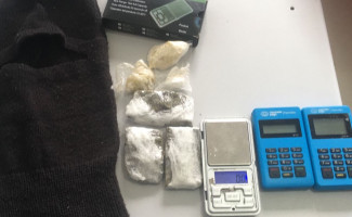 Homem suspeito de traficar drogas e receber pagamento via pix e cartão de crédito é preso pela Polícia Civil em Luzimangues 