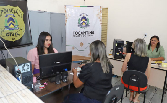 Governo do Tocantins entrega campo de futebol e Núcleo de Identificação em Bandeirantes e autoriza início de obras na cidade