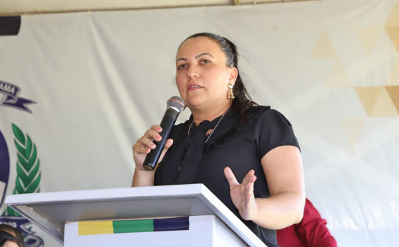 Governo do Tocantins entrega campo de futebol e Núcleo de Identificação em Bandeirantes e autoriza início de obras na cidade