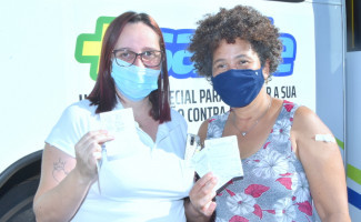 Servidores da SES-TO aderem à vacinação no ‘Busão Mais Saúde’