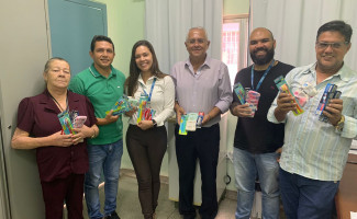 Pacientes e acompanhantes no HRA recebem kits de higiene pessoal 