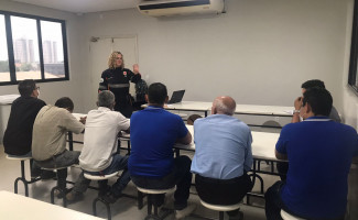 Hospital e Maternidade Dona Regina promove roda de conversa sobre transporte seguro 