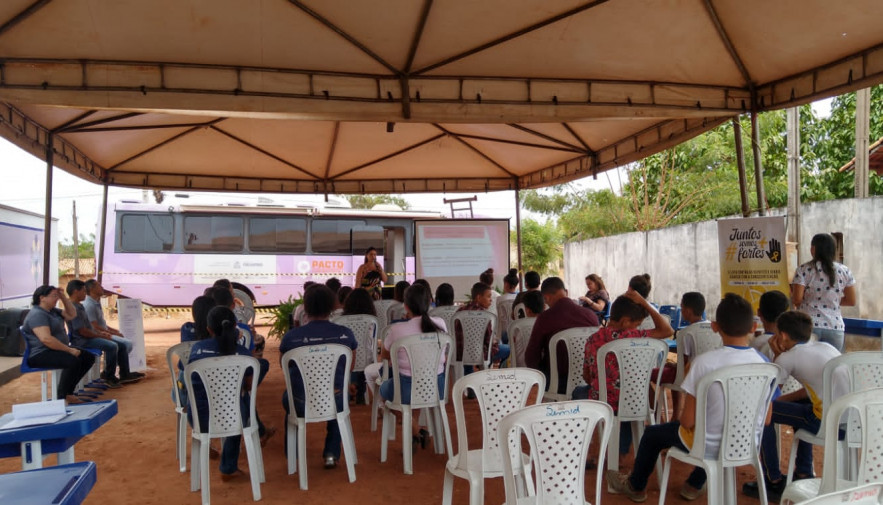 Unidade Móvel Da Seciju Leva Palestras Sobre Violência Contra A Mulher