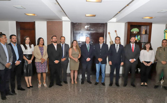 No Palácio Araguaia, Governador do Tocantins recebe embaixador da Irlanda para tratar sobre parcerias e intercâmbios