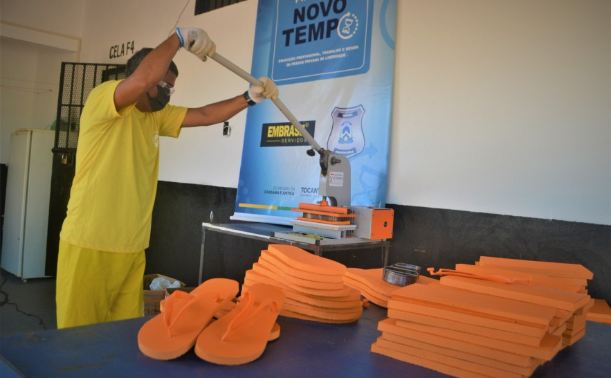 Na CPP de palmas, são produzidas chinelas para atender as demais unidades penais do estado