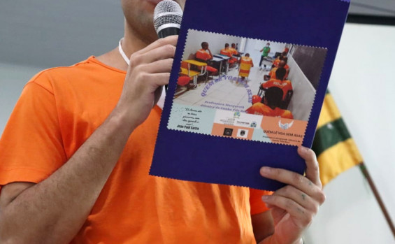 Seciju realiza cerimônia de lançamento de livros escritos por custodiados da Unidade Penal de Arraias