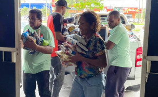 Servidores da SES-TO doam mais de uma tonelada de alimentos para comunidades de Palmas