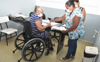 Governo do Tocantins entrega cadeiras de rodas à população