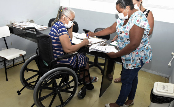 Governo do Tocantins entrega cadeiras de rodas à população