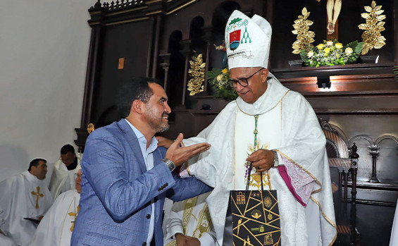 Governador Wanderlei Barbosa participa da Missa Solene de posse do novo bispo da Diocese de Porto Nacional