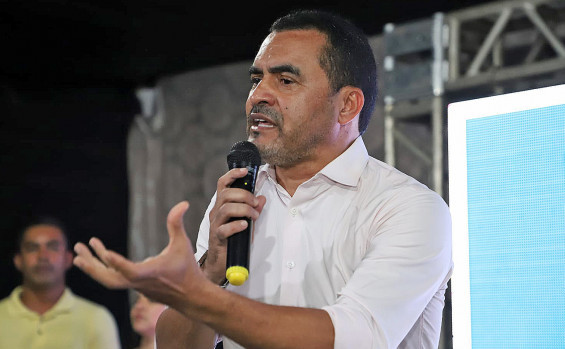 Governador Wanderlei Barbosa entrega mais de 400 títulos definitivos a moradores de Araguaína 