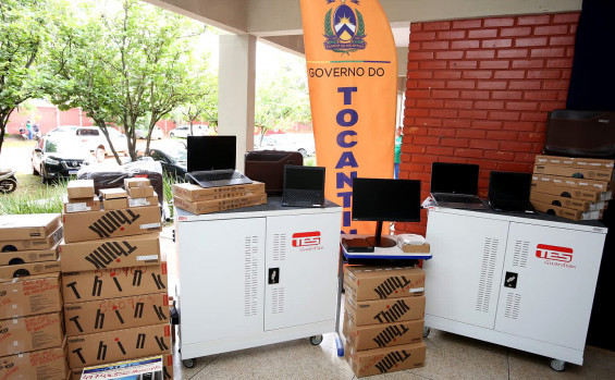 Em Araguaína, governador Wanderlei Barbosa entrega equipamentos do Programa Tô Ligado e 305 computadores para escolas
