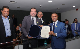 Secretário Wlademir Costa prestigia posse de novos deputados e destaca relação de harmonia com o Legislativo