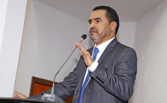 Governador Wanderlei Barbosa prestigia posse dos deputados estaduais e reforça bom convívio com o Legislativo