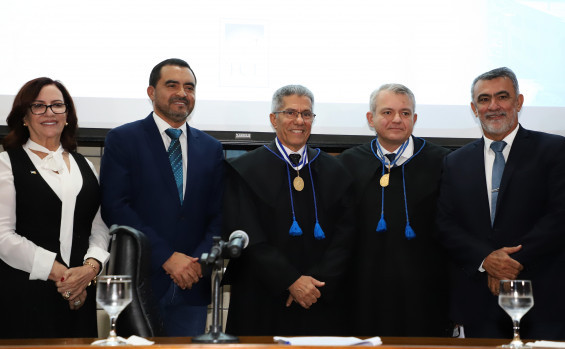 Durante posse do presidente do TCE-TO, Governador Wanderlei Barbosa reforça importância da parceria entre poderes