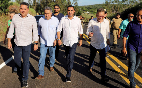 Com investimento de R$ 71,5 milhões, governador Wanderlei Barbosa entrega trechos da TO-070 e da TO-373 recuperados