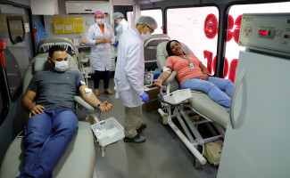 Servidores do Naturatins doam sangue na unidade móvel do Hemocentro