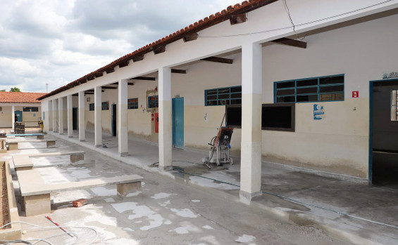 Investimentos na área da educação marcam a agenda do Governador Wanderlei Barbosa em Colinas do Tocantins