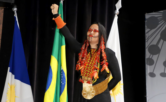 Em momento histórico do Tocantins, governador Wanderlei Barbosa dá posse à secretária dos Povos Originários e Tradicionais, Narubia Werreria