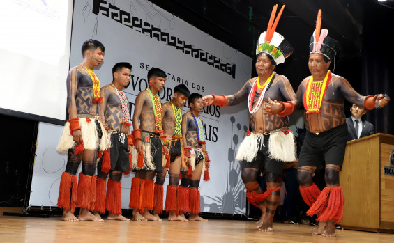 Em momento histórico do Tocantins, governador Wanderlei Barbosa dá posse à secretária dos Povos Originários e Tradicionais, Narubia Werreria